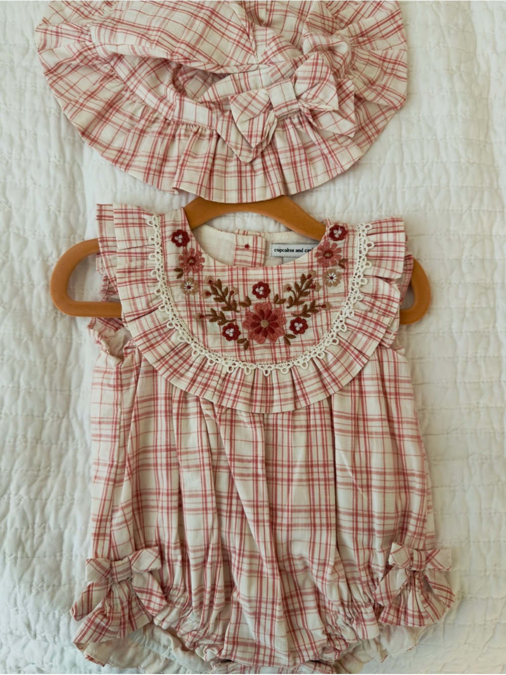 NWOT 3-6M Cupcakes & Cashmere Baby Girls' Multi Floral Jumpsuit with Hat